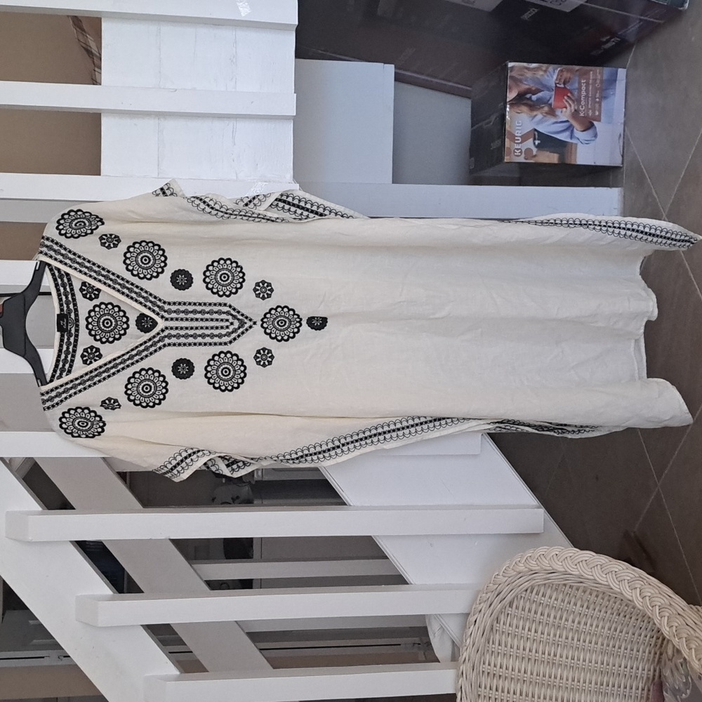 Echo Amalfi Maxi Embroidered  Kaftan szL/xL. Beige with Black slit side